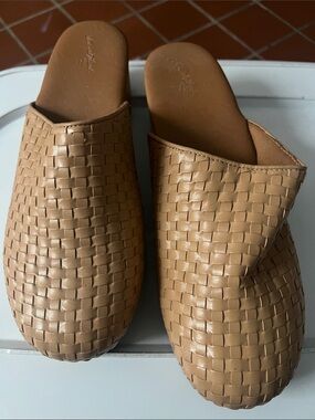 Universal Thread Tan Woven Slide Mule